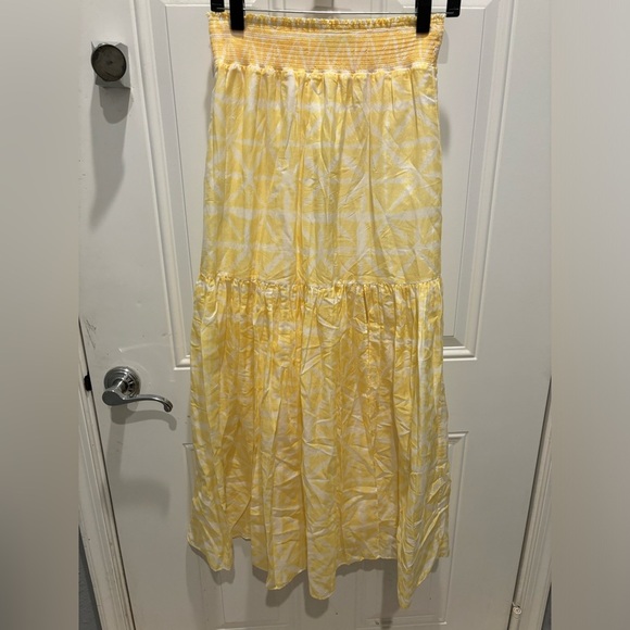 Intermix Adeline Printed Tiered Midi Skirt Yellow and White. - Picture 4 of 9